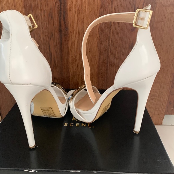 SCENE - Picture 5 of 7